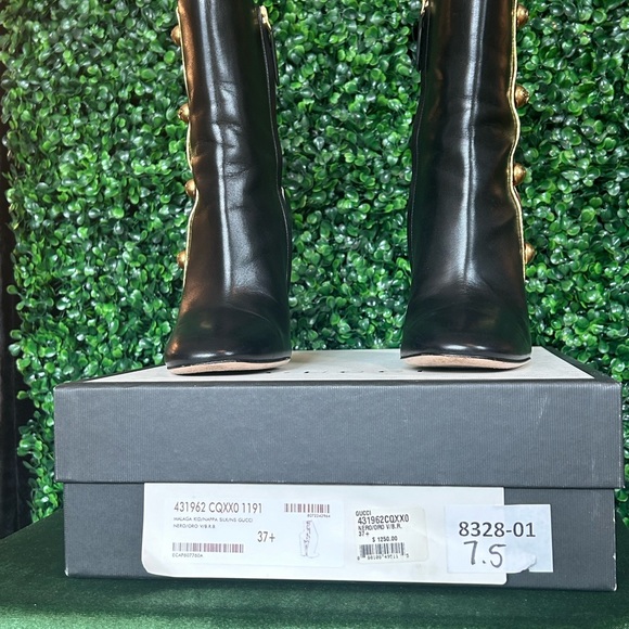 GUCCI BLACK BOOTS….37+(7.5) These boots are classic, love the gold buttons. - Picture 2 of 10